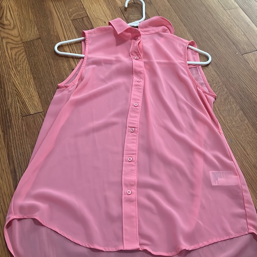 H&M lightweight pink sleeveless button up top
